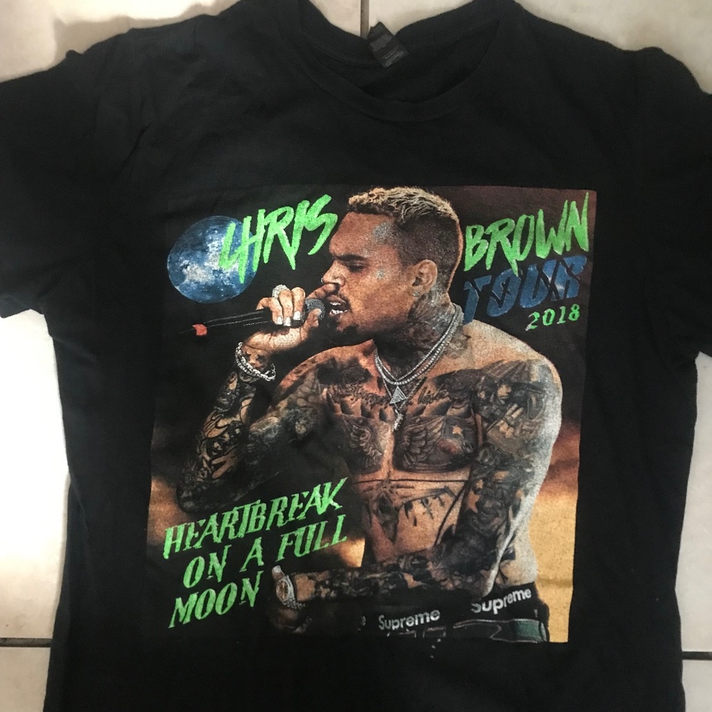 Mens Chris Brown Heartbreak On A Full Moon Tour 2018  T-Shirt Size Medium